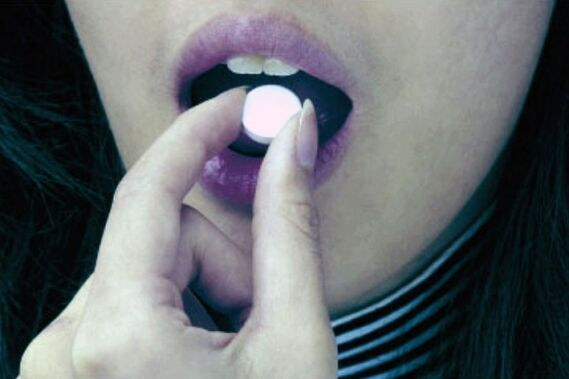 Prendre des médicaments spéciaux pour le traitement des helminthiases